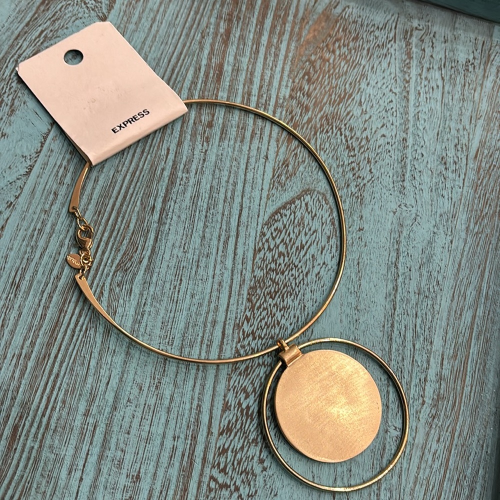 NWT EXPRESS Circle Pendant Collar Necklace- gold - Picture 3 of 6